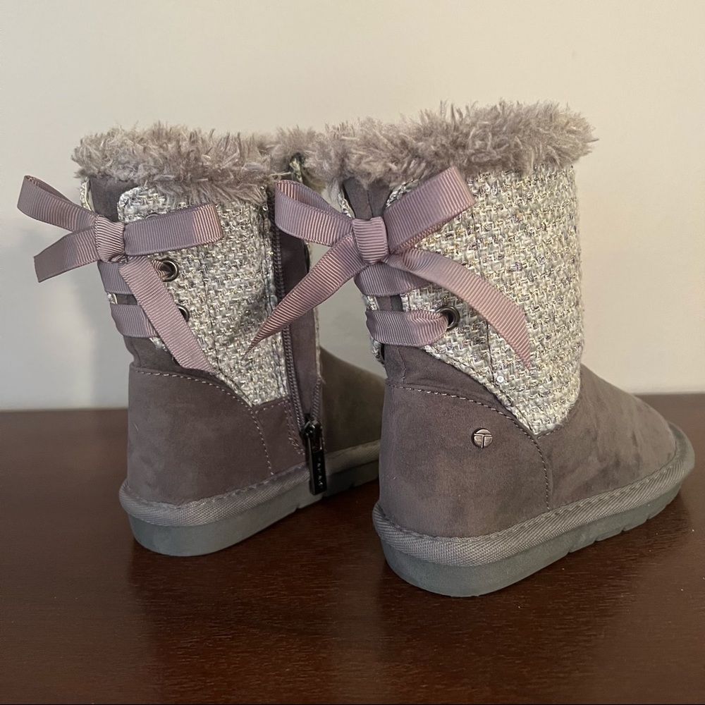 Toddler size 7 Tahari boots never worn. Side zipper